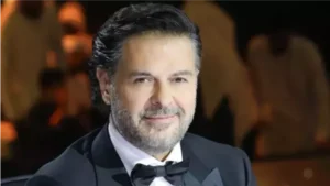 «بعد مشكلته الأخيرة..» معجبة تمنح راغب علامة وردًا خلال حفله في لبنان