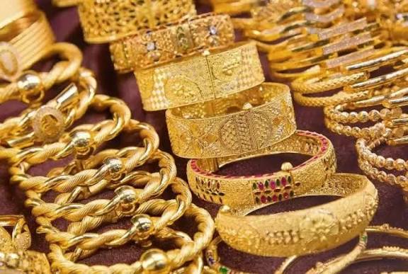 الذهب يواصل الارتفاع في السعودية لجميع الأعيره.. سعر الأوقية يتجاوز 14 ألف ريال فهل الوقت مناسب للشراء