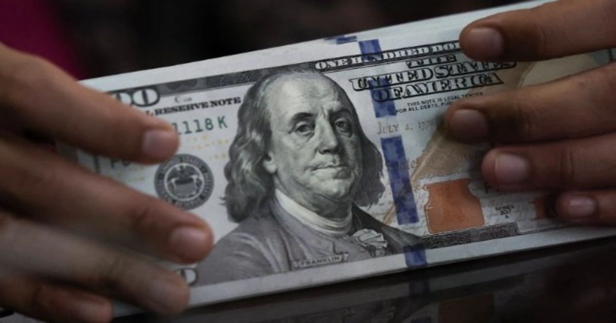 سعر الدولار اليوم.. استقرار عند 52.35 جنيه في البنوك خلال عطلة عيد الفطر 5 سعر الدولار اليوم.. استقرار عند 52.35 جنيه في البنوك خلال عطلة عيد الفطر