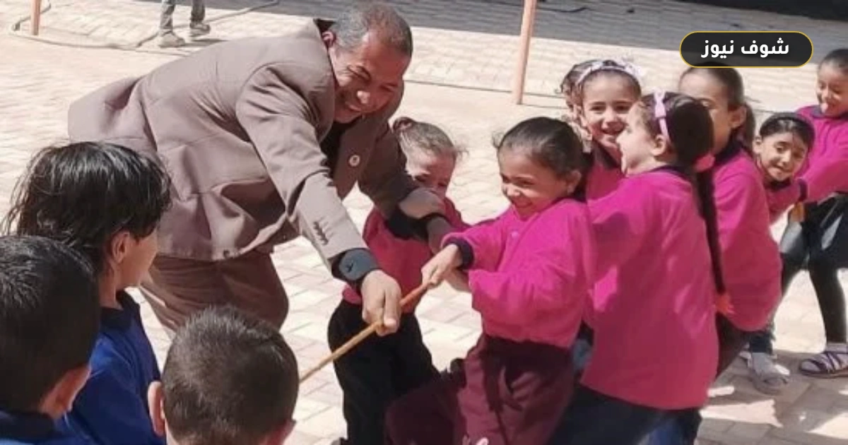 مدير مدرسة منشأة رضوان بالجيزة يشارك تلاميذ الصف الأول أنشطة اليوم الدراسي الأول 5 مدير مدرسة منشأة رضوان بالجيزة يشارك تلاميذ الصف الأول أنشطة اليوم الدراسي الأول