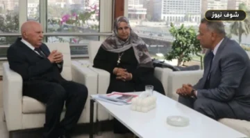 تكريم نقيب المعلمين لمديري مدرستي القليوبية بمنحهما رحلتي عمرة ودرع النقابة