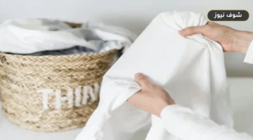 طريقة تنظيف ملابس المدرسة البيضاء من البقع والاصفرار بخطوات المعالجة المسبقة